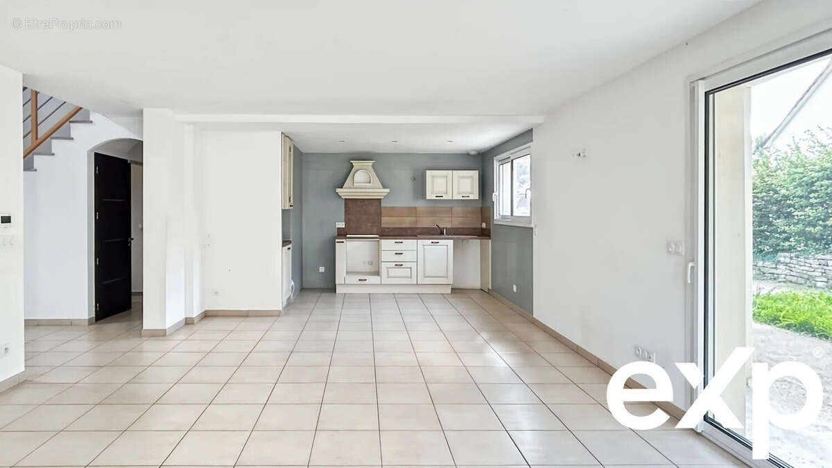 Maison à POUILLEY-LES-VIGNES