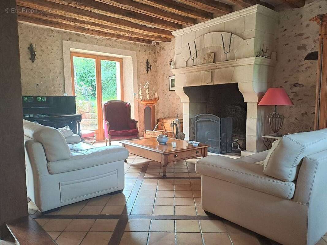 Maison à SAINT-CYR-SOUS-DOURDAN