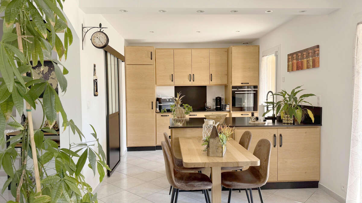 Maison à CHATEAUNEUF-LE-ROUGE