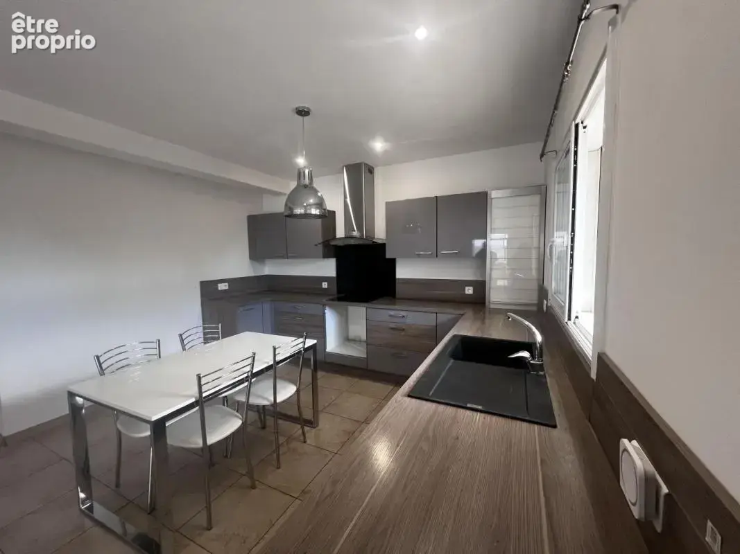 Maison 4 pièces 105 m² à vendre à Saint-Gilles (30800) - photo 2
