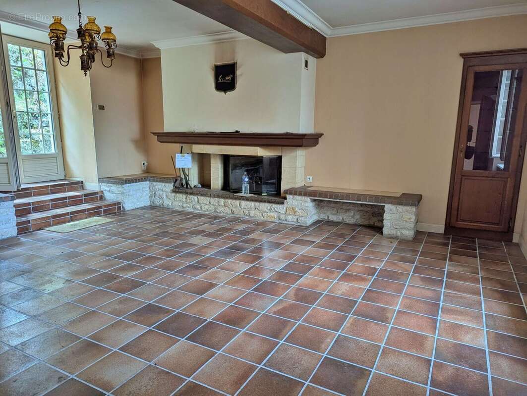 Pièce à vivre avec insert, lumière traversante - Maison à ANDRYES