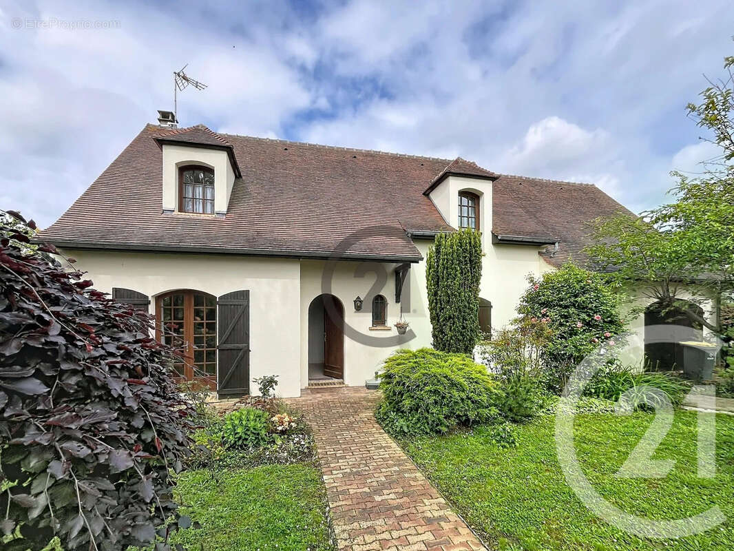Maison à VARENNES-JARCY
