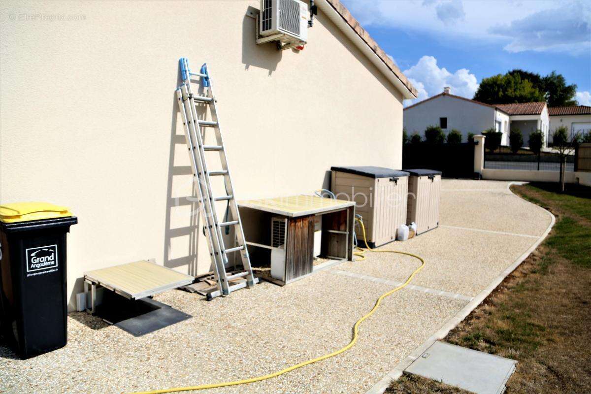 Maison à RUELLE-SUR-TOUVRE