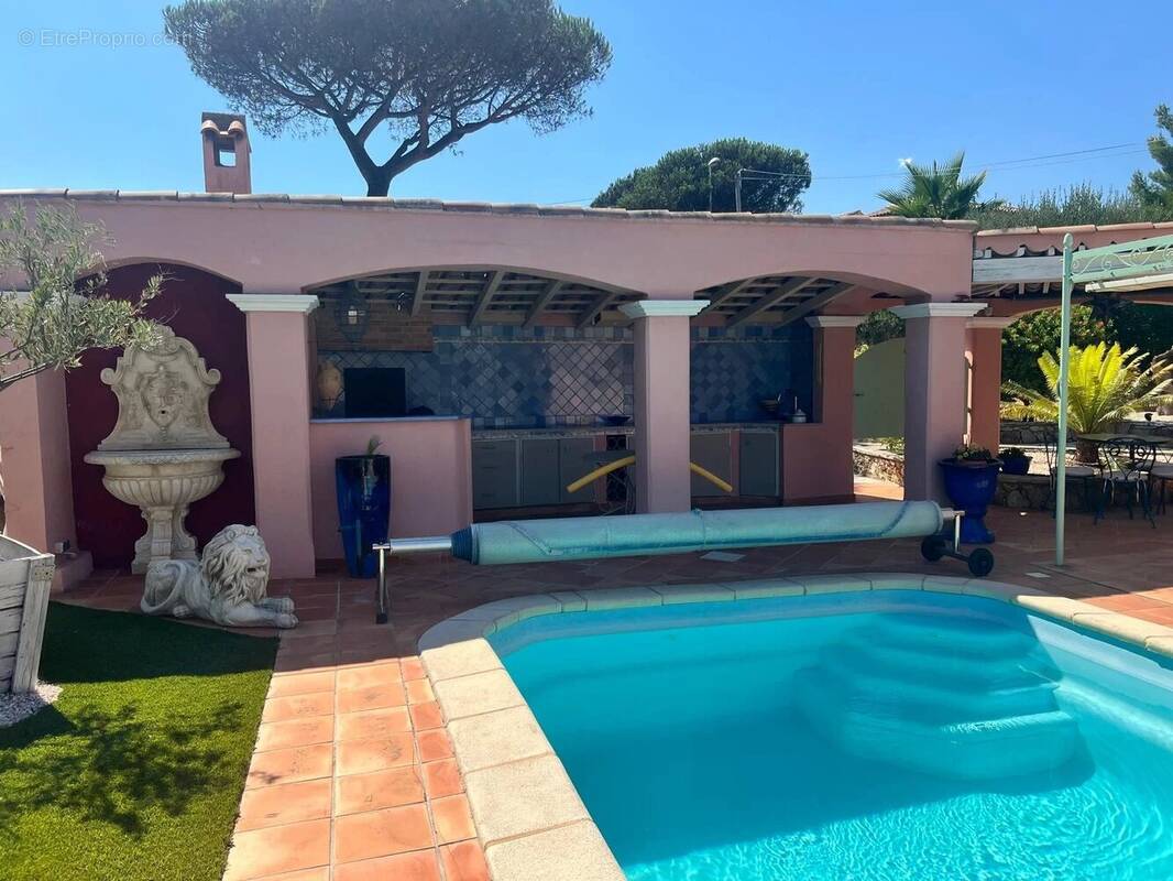 Maison à LES ISSAMBRES
