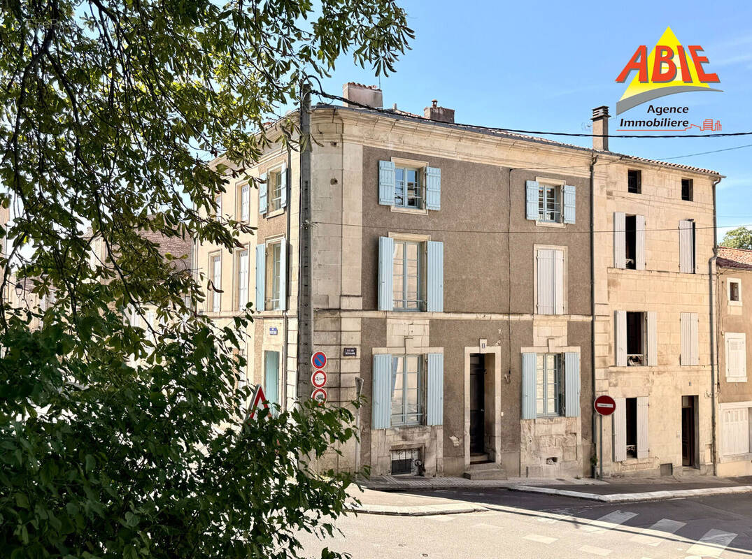 Photo 1 - Maison à FONTENAY-LE-COMTE
