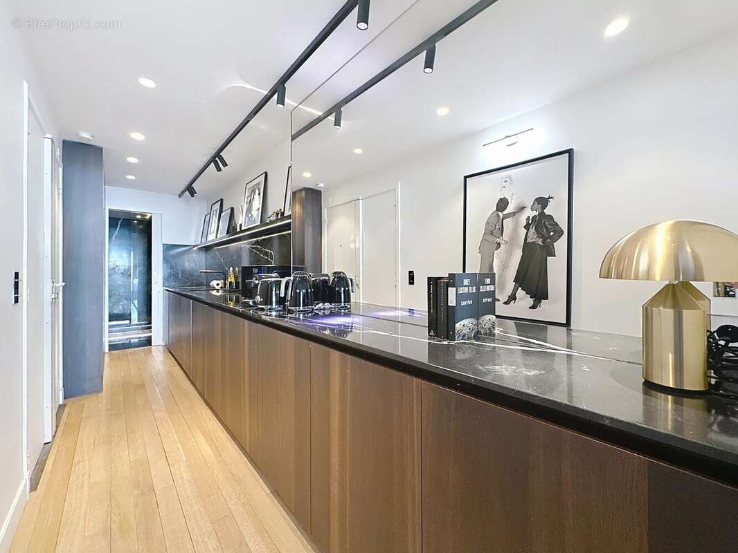 Appartement à PARIS-8E