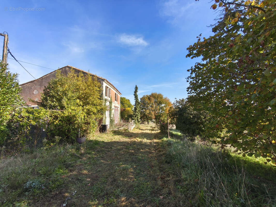 Maison à SAINT-GENIS-D&#039;HIERSAC