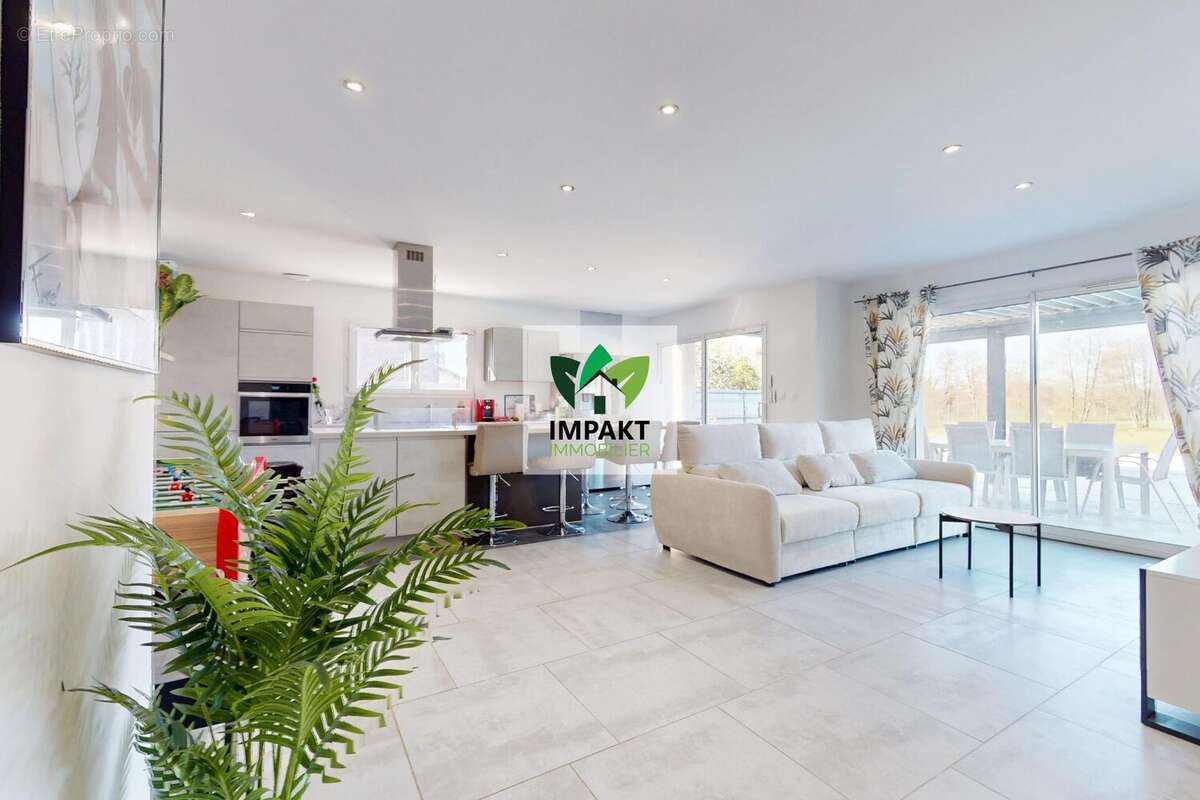 Maison à ROUGEGOUTTE