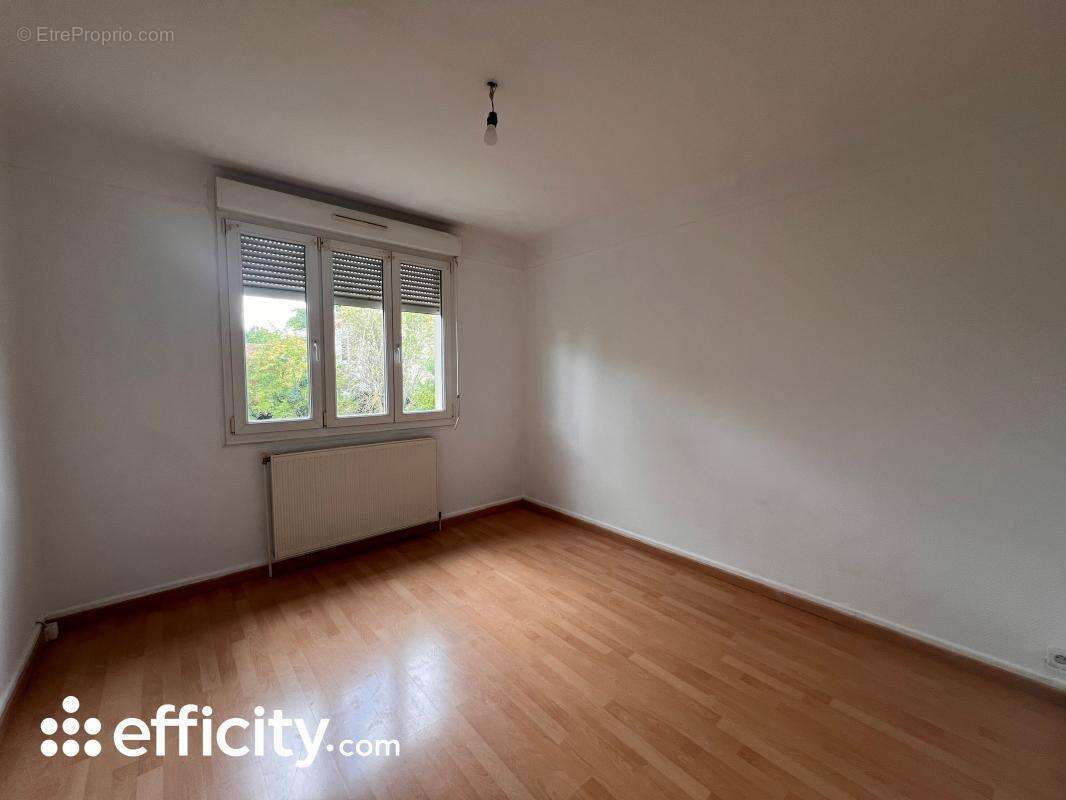 Maison 90 m² à La Riviere-De-Corps  - photo 9