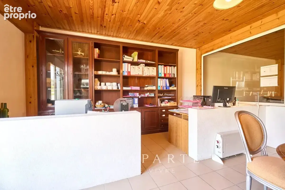 Exclusivité - bégadan - propriété de 1700 m2 de batiments sur plus de 4 hectares - photo 4
