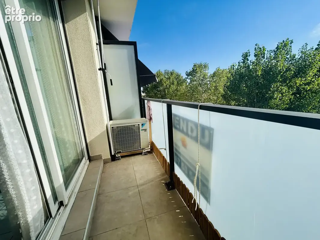 En exclusivité appartement 137000 € à Frontignan : grand T2 avec parking refait à neuf - photo 2