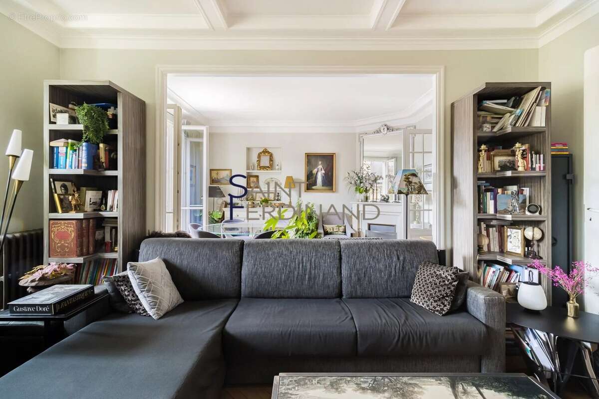 Appartement à PARIS-16E