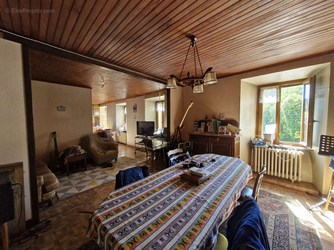 Maison à MURAT-SUR-VEBRE