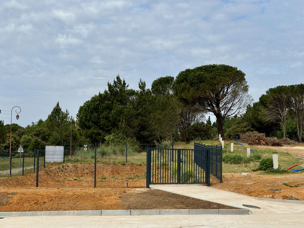 Terrain à UZES