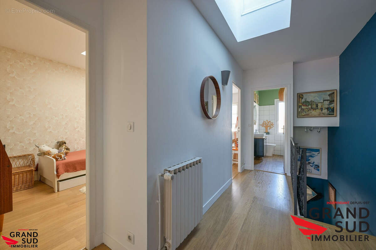Maison 128 m² à Begles  - photo 7