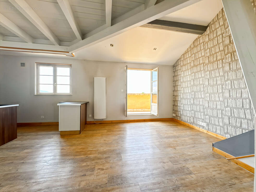 Trévoux - À vendre   Appartement T3 de 49 m2 avec balcon terrasse perché sur la Saône - photo 4