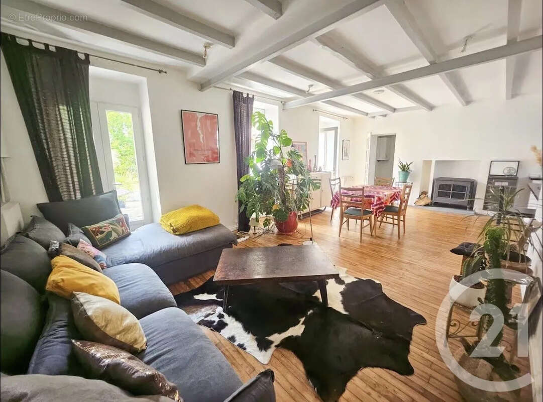 Maison 129 m² à Saint-Yrieix-Sur-Charente  - photo 2