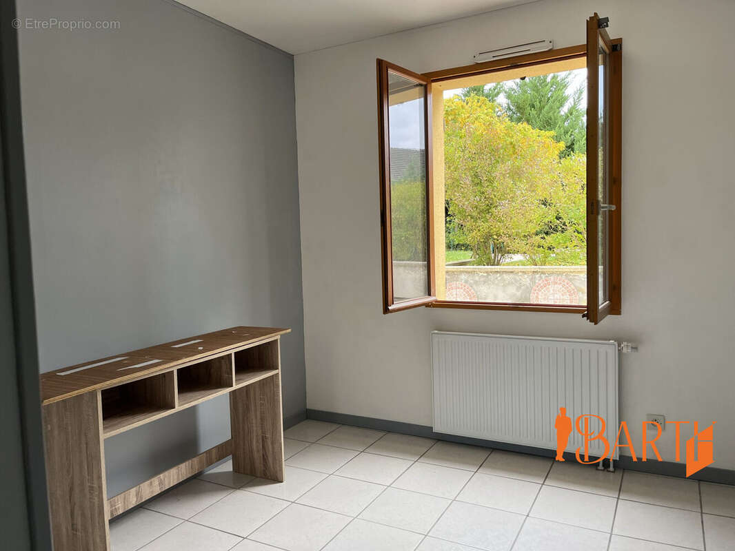 Maison à SAINT-GEORGES-SUR-MOULON