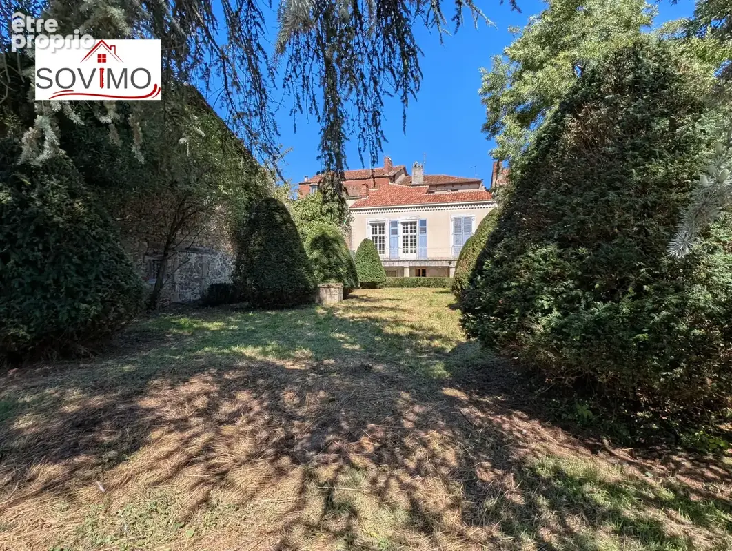 Dans le centre historique de confolens,  investissement locatif : immeuble  4 appts, cour intérieure et jardin - photo 6