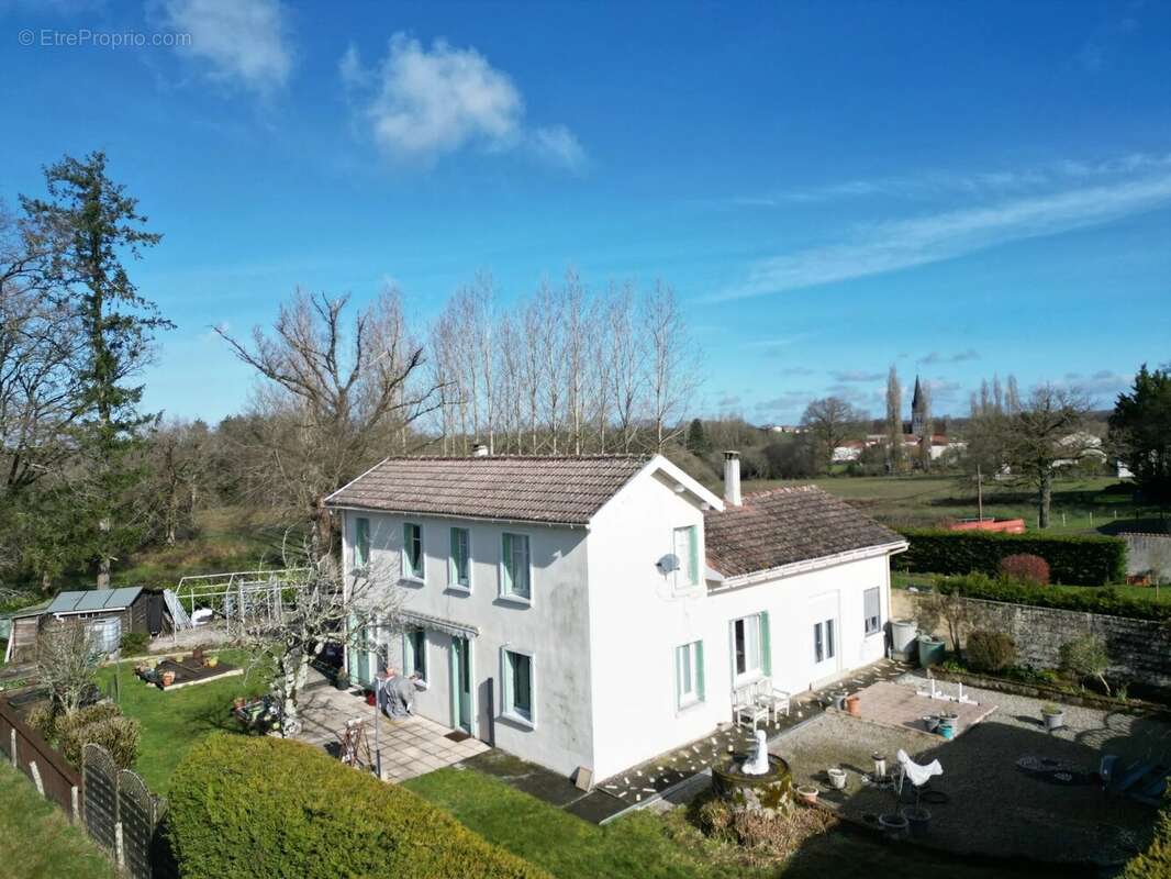 Maison à AMBERNAC