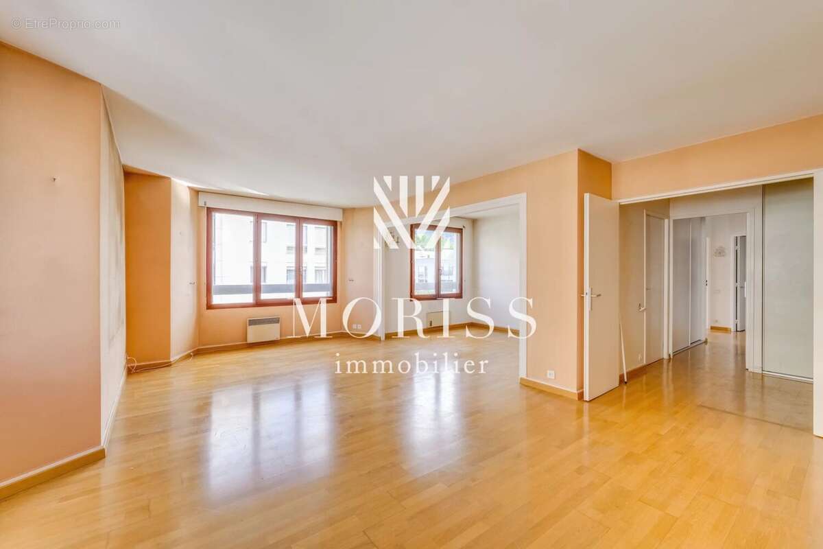 Appartement à COURBEVOIE