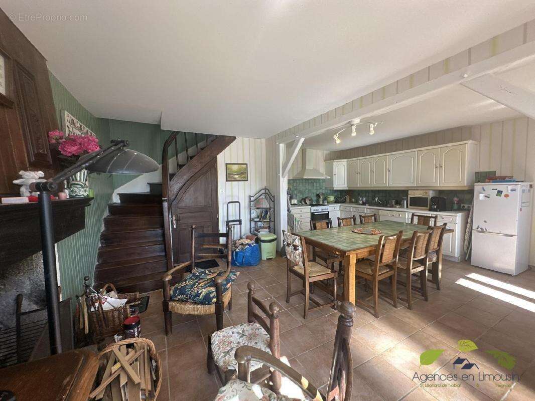 Maison à SAUVIAT-SUR-VIGE