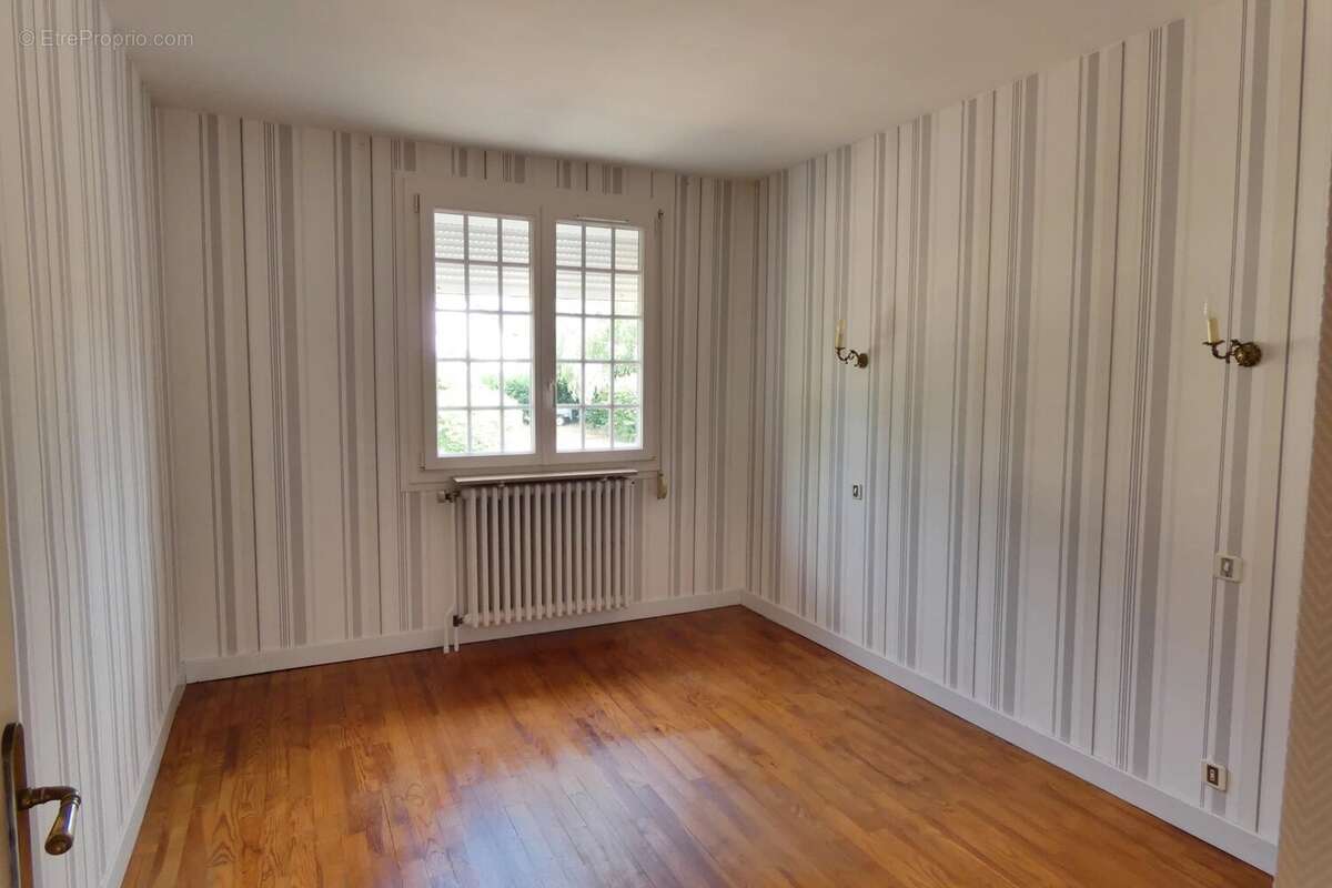 Maison à SAINT-SYMPHORIEN-DE-MARMAGNE
