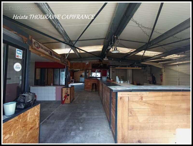 Commerce à AZAY-LE-BRULE