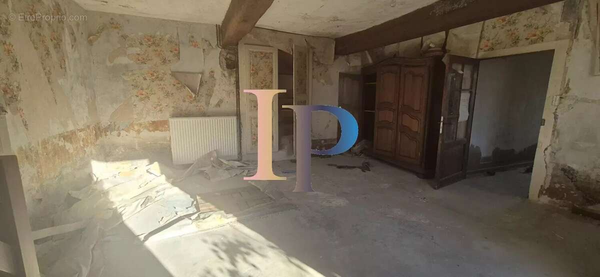 Maison à CHENAY-LE-CHATEL