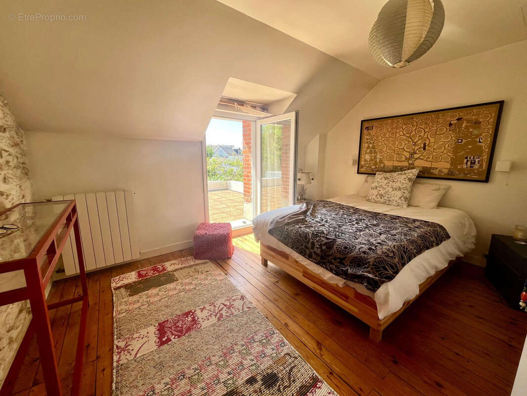 Maison de charme avec jardin, cheminée et terrasse   Quartier recherché- LA RICHE - photo 7