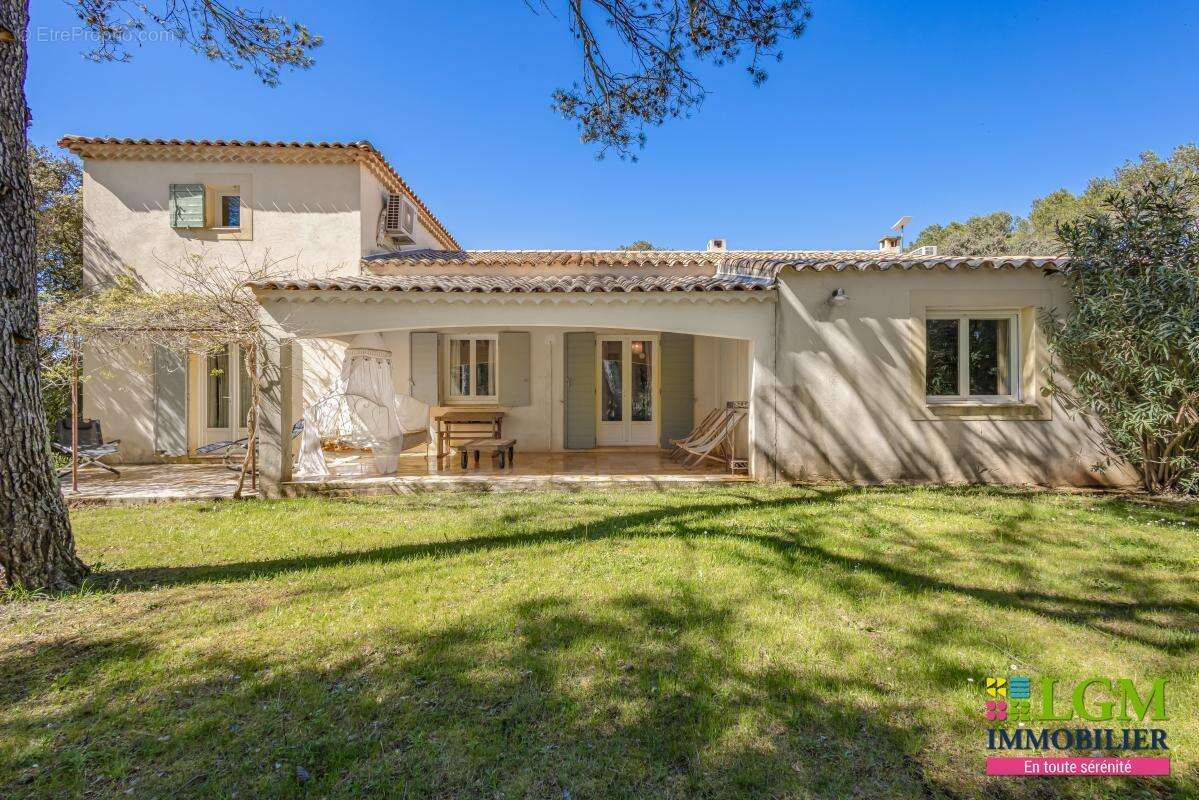 Villa d’exception – 7 pièces – 250 m² habitables – 4 suites parentales – 2 studios indépendants 150 m² de dépendances - photo 4