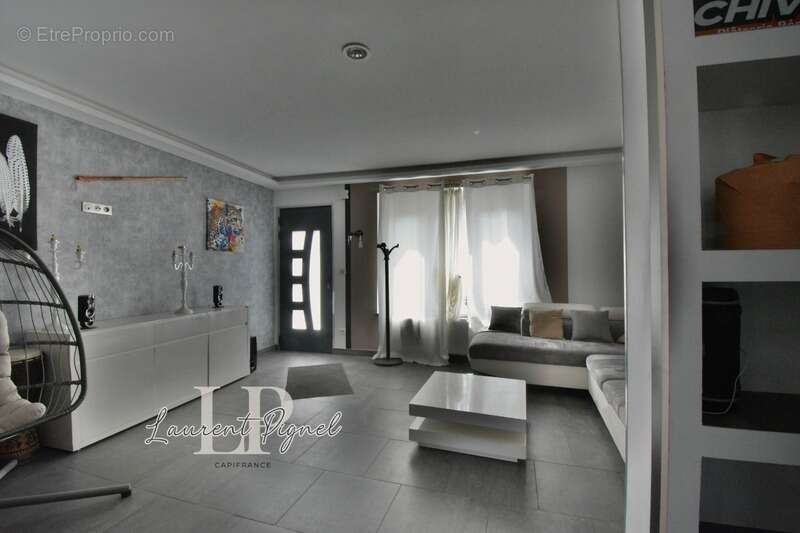 Maison rénovée avec cour et dépendance proche centre - photo 3