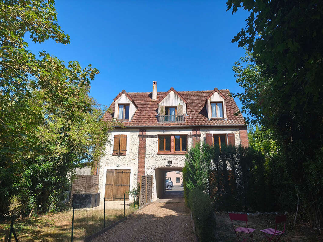 Appartement f3 72 m²  duplex maintenon centre ville  gare et commeces a pied - photo 2