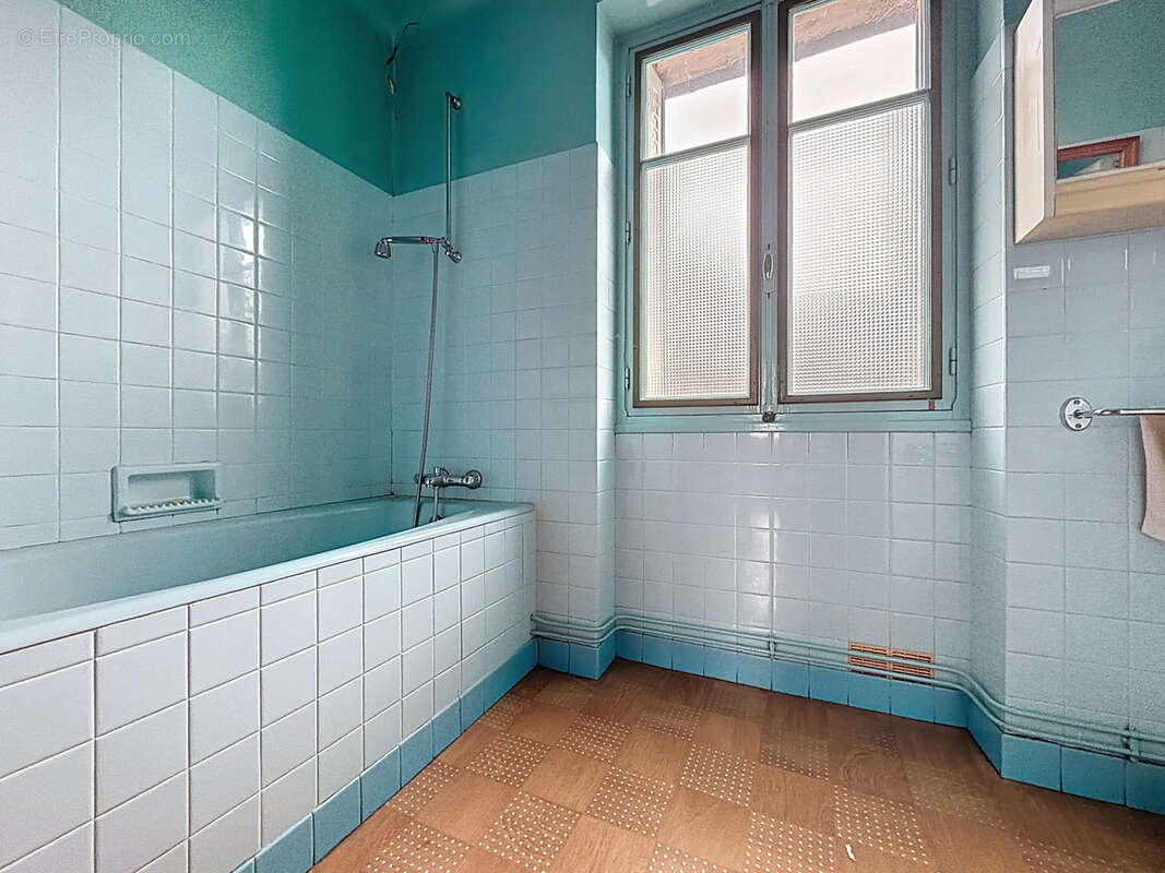 Maison à SAINT-CYR-LA-ROCHE