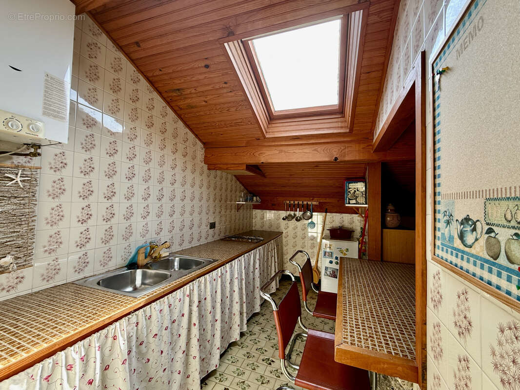 Au calme au fond d'une impasse, Maison familiale de 179 m2 avec grand garage 110m2 et terrain de 1 171 m2 - photo 14