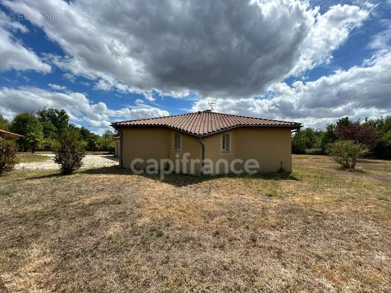 Maison à vendre 10 pièces VAUNAC (24)170m² sur 5160m² de terrain - photo 9