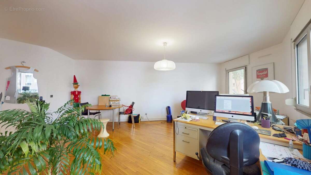  Lyon 3ᵉ – Limite Lyon 6ᵉ  Spacieux T3 de 72 m² avec parking, cave, ascenseur et jardin commun - photo 3