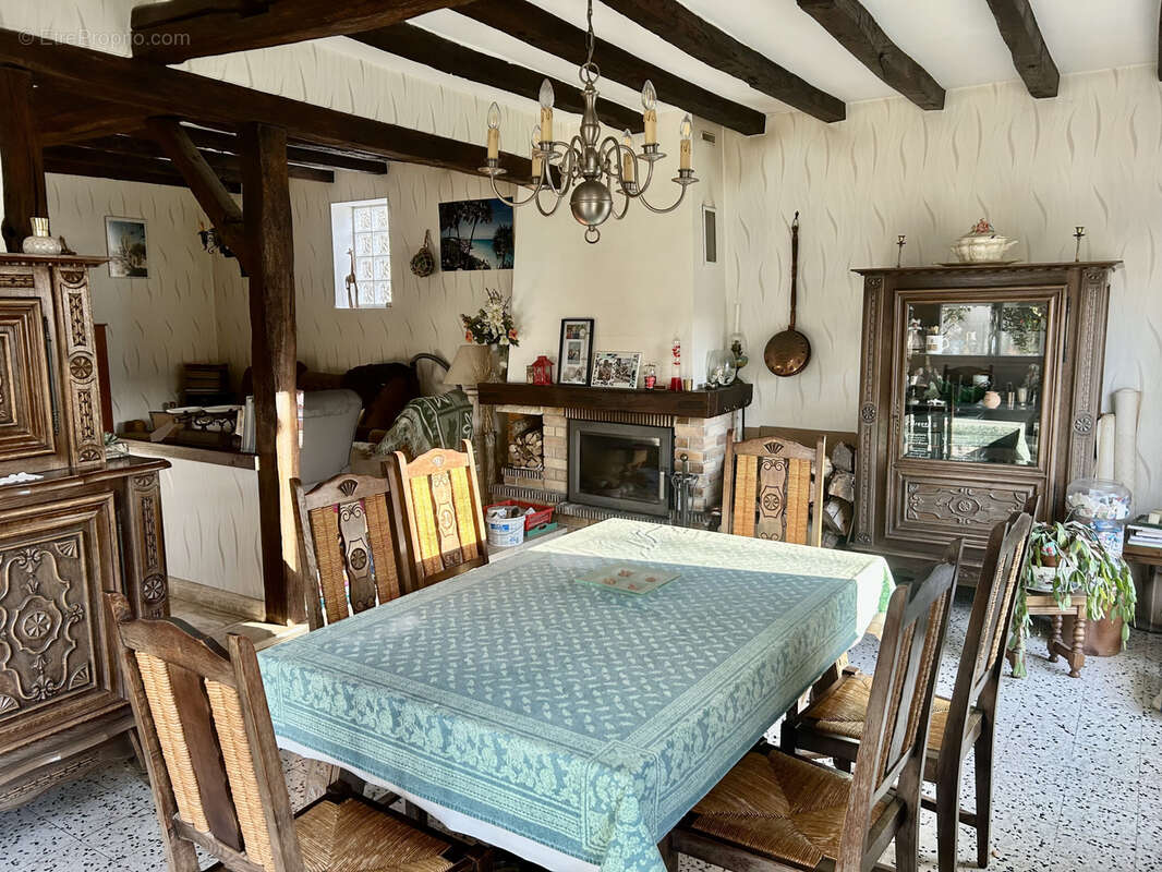 Maison à LA VILLE-AUX-DAMES