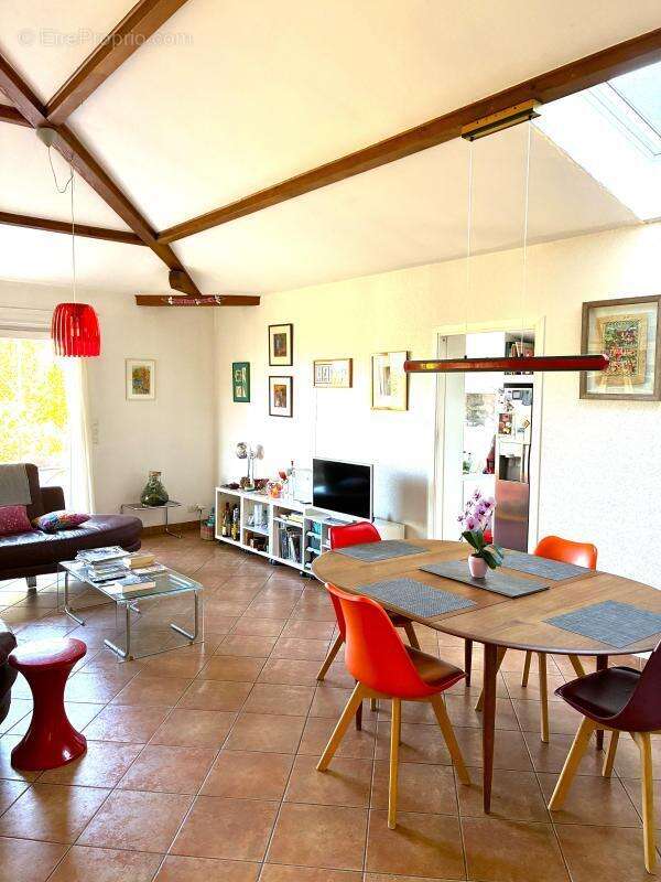 Maison 257 m² à Saint-Genis-Les-Ollieres  - photo 6