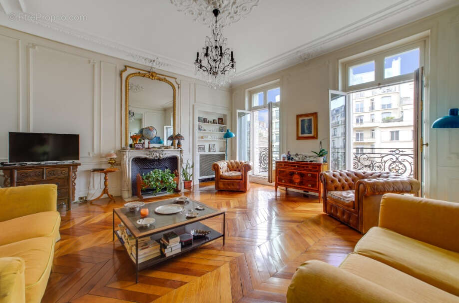 Appartement à PARIS-8E