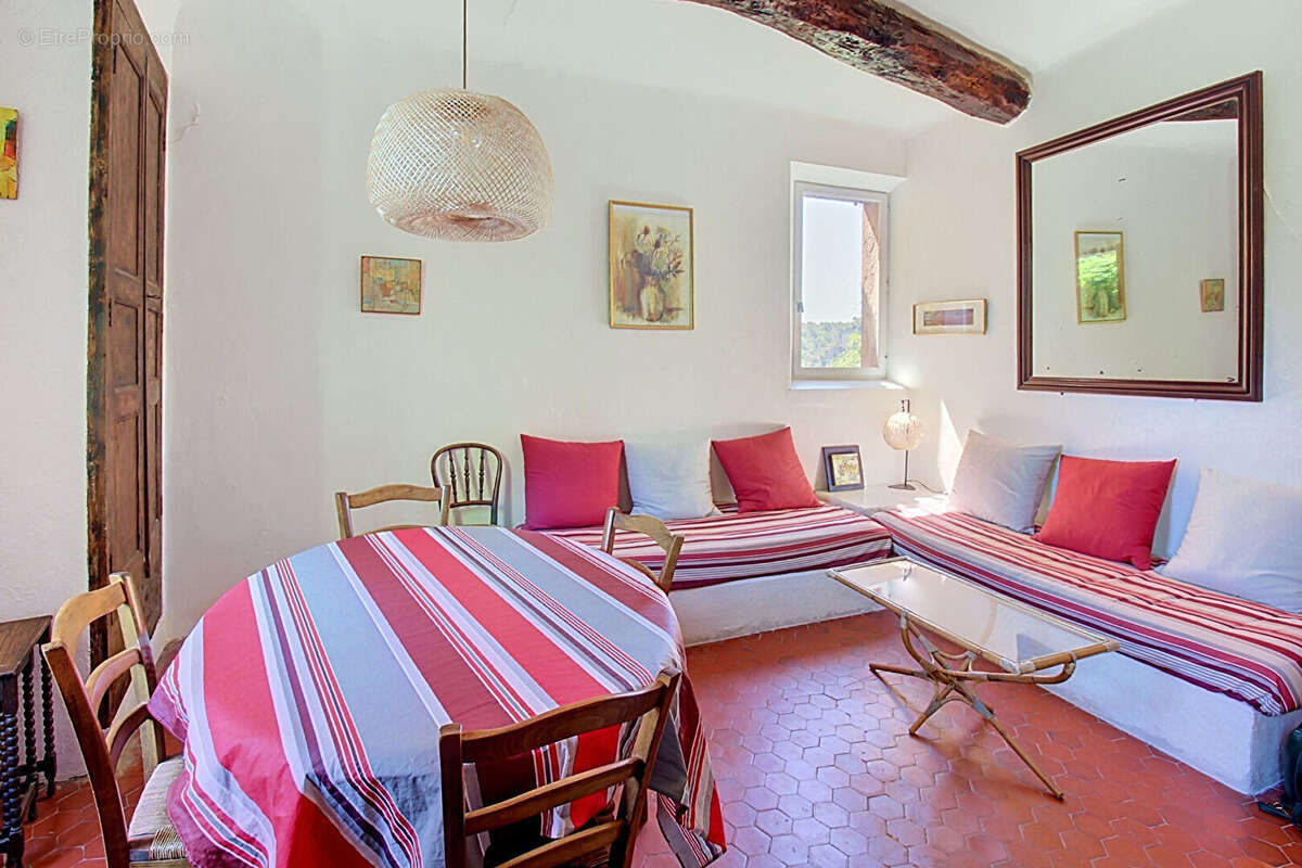 A VENDRE EN EXCLUSIVITE A CHATEAUDOUBLE - Charmante maison de village d'environ 100m² - photo 2