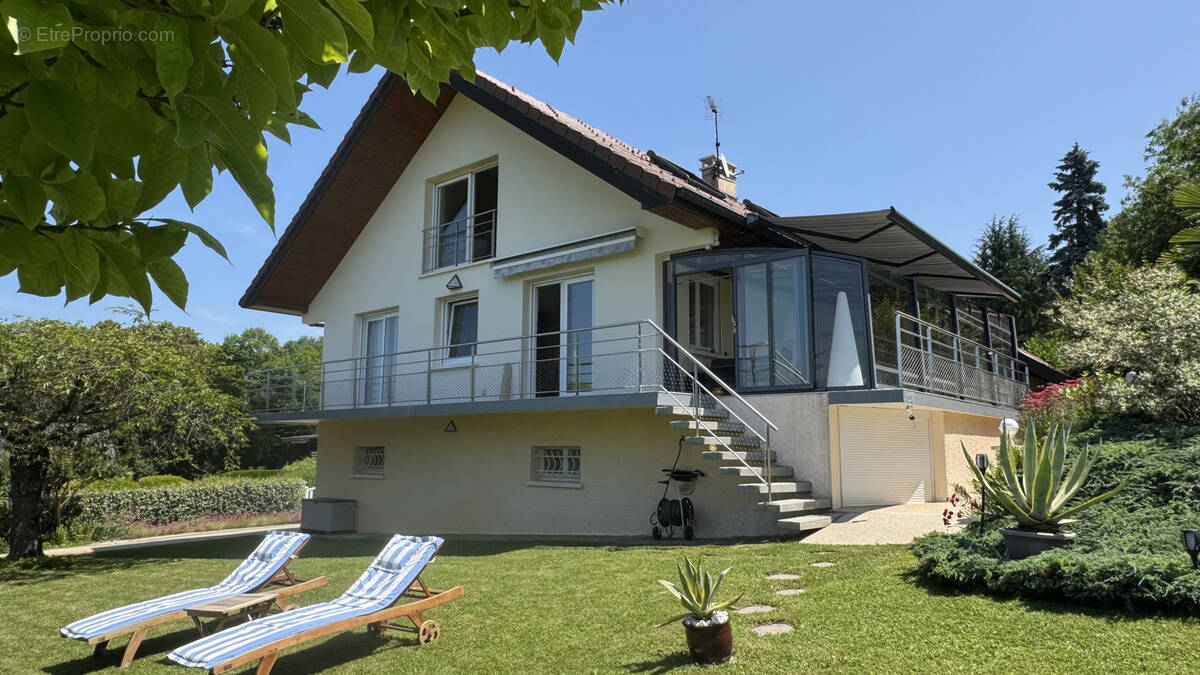 Maison à PUGNY-CHATENOD