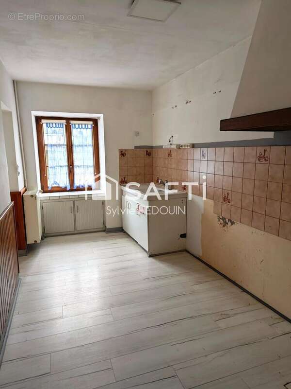 Maison 100 m² à Villepail  - photo 4