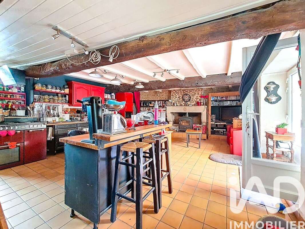 Maison 199 m² à Genouille  - photo 6