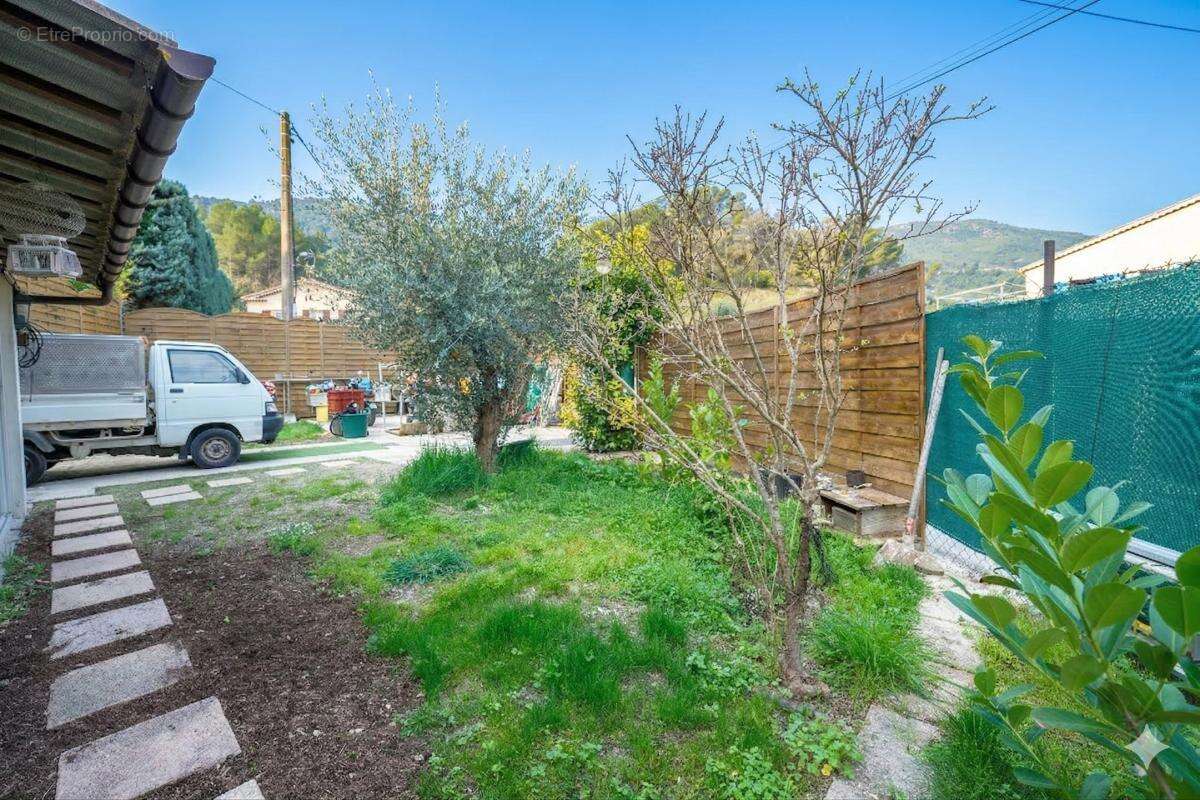 Appartement à CONTES