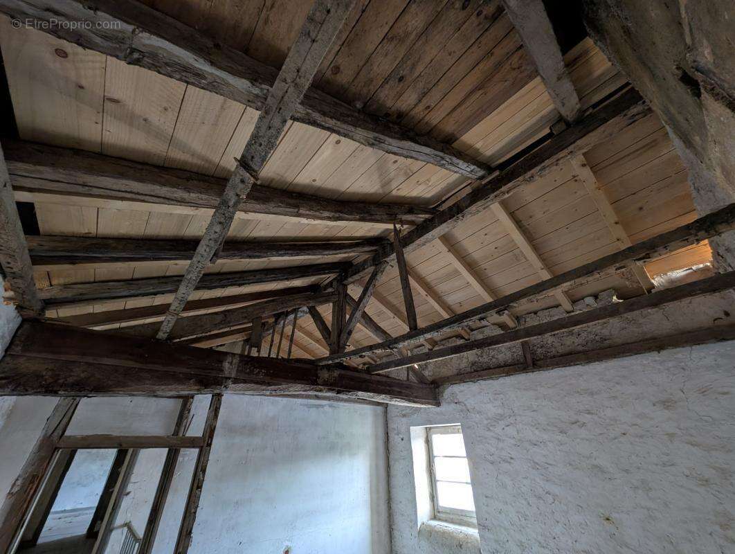 Maison 60m² à rénover sur 393m² FARGUES 99 000 € - photo 10