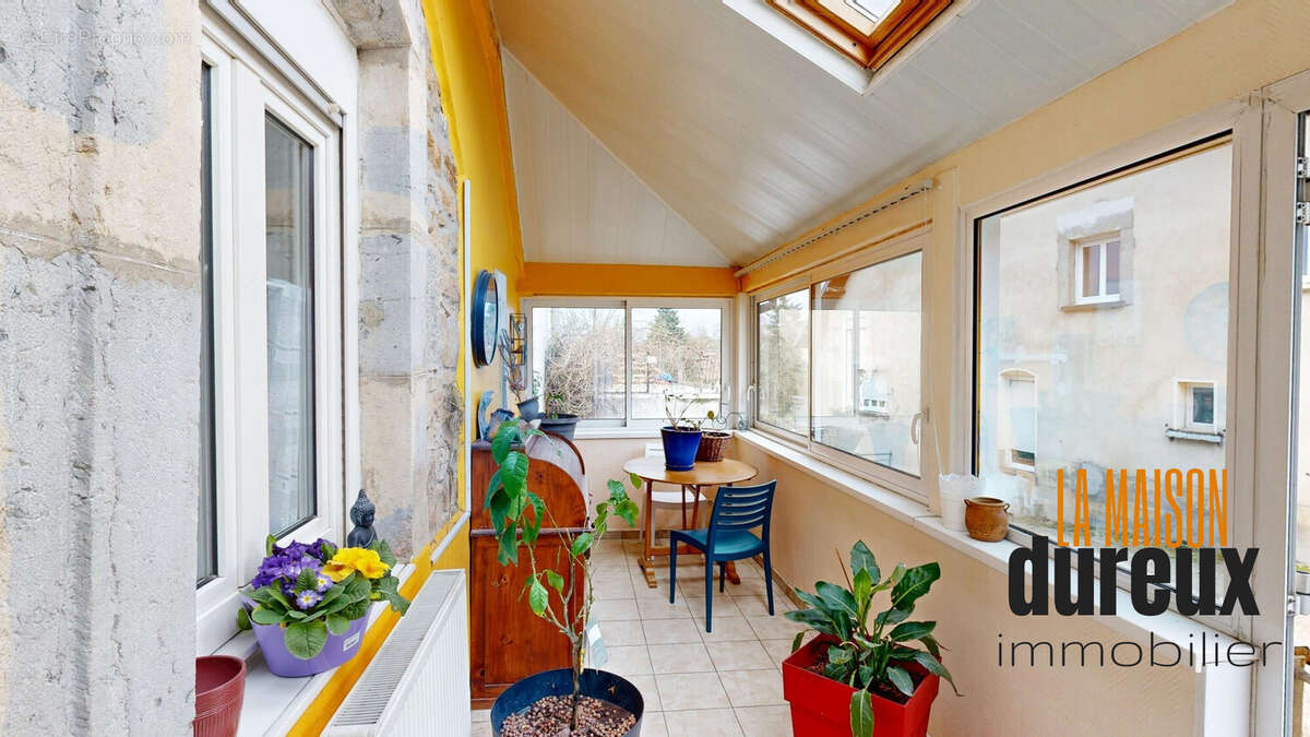 Appartement à POUILLEY-LES-VIGNES