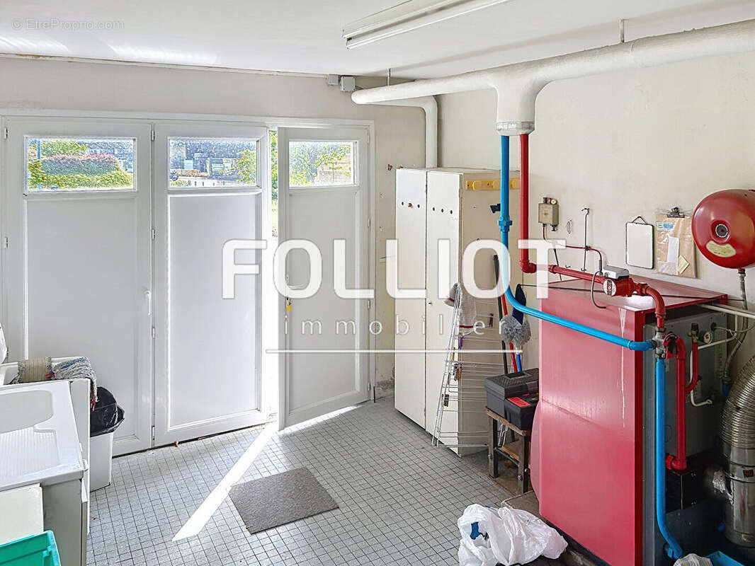 A VENDRE Maison Montviron 9 pièce(s) 142 m2 - photo 13
