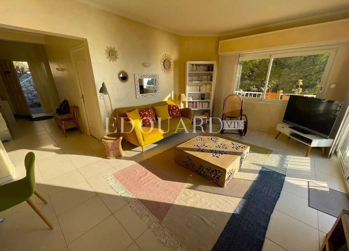 Appartement à EZE