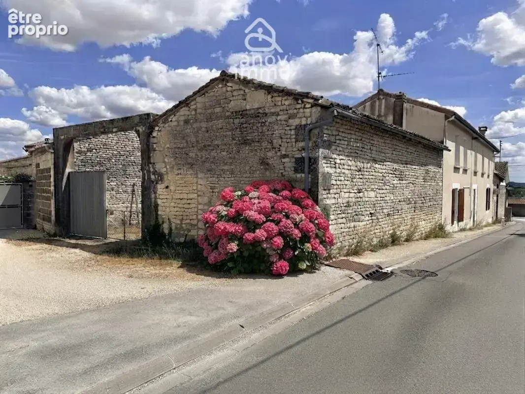Maison familiale avec nombreuses dépendances à CHAMPNIERS - photo 16